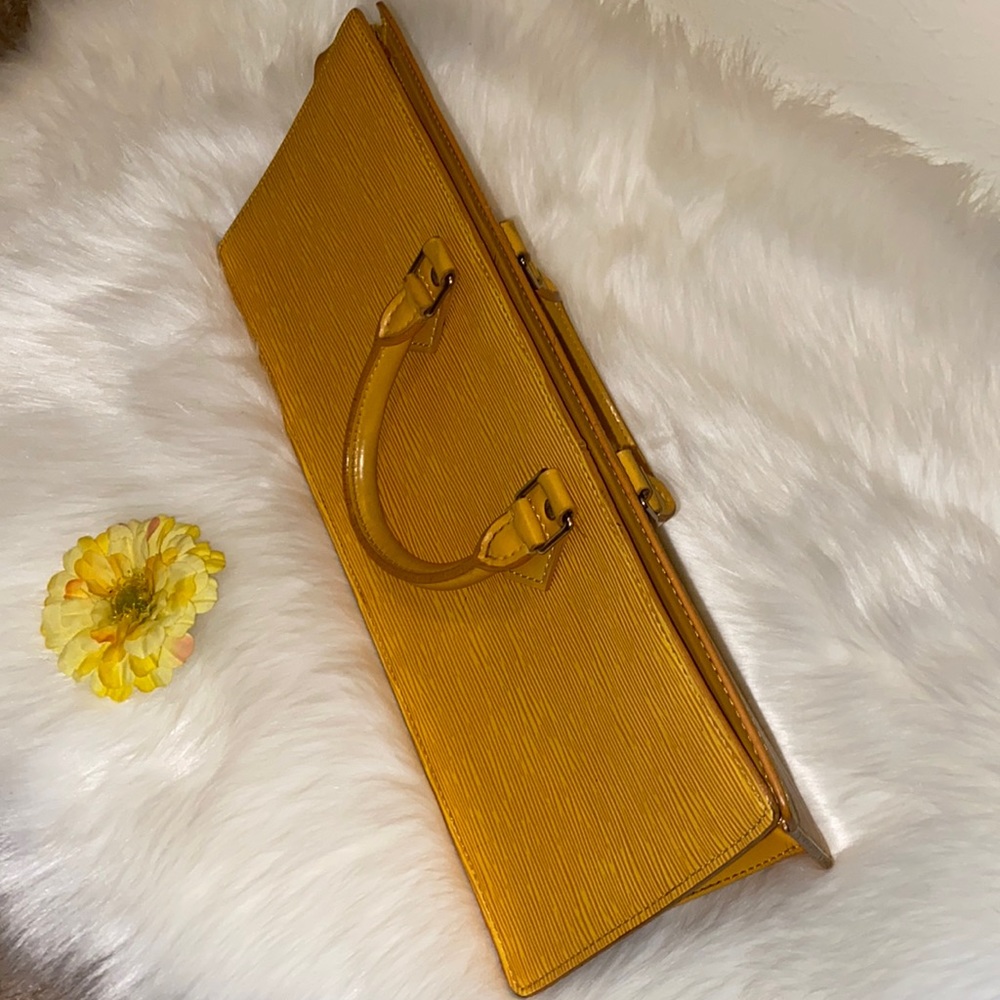 🌸👜Authentic Louis Vuitton Epi Sac Triangle - Picture 6 of 16